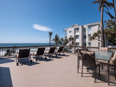 Stunning 3 Bedroom Apartment with Sea Views