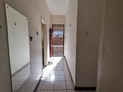 Two bedroom ground floor apartment in Paarl Central