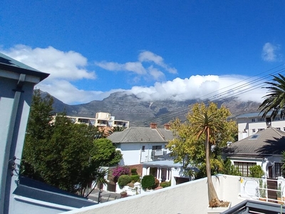 1 Bedroom Apartment For Sale in Tamboerskloof