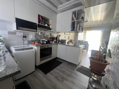 2 Bedroom Apartment For Sale in Pellissier
