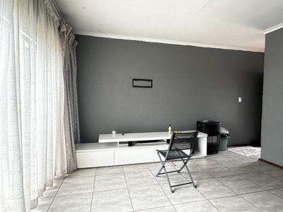2 Bedroom Apartment To Let in Ruimsig