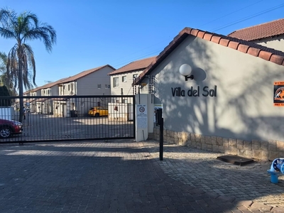 2 Bedroom Duplex For Sale in Sunninghill