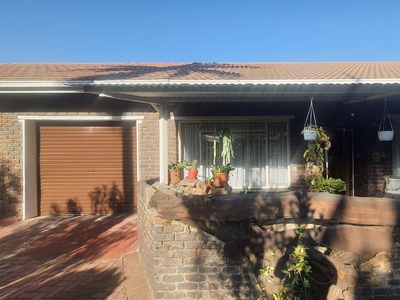 2 Bedroom Townhouse For Sale in Protea Park