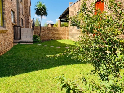2 Bedroom Townhouse For Sale in Shellyvale