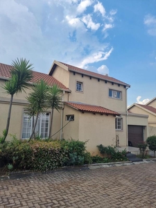 3 Bed Townhouse/Cluster For Rent Wychwood Germiston