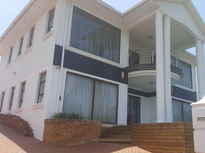 4 Bedroom House For Sale in Somerset Park