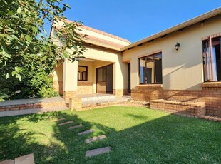 2 Bedroom townhouse - sectional to rent in Boardwalk Meander, Pretoria