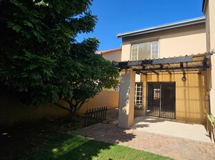 2 Bedroom Townhouse to rent in Willow Park Manor