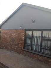 House For Sale in Tsakane Ext 8
