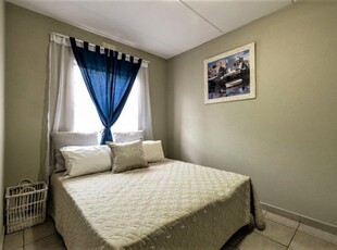 One bedroom flat to rent in rondebosch from july