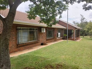 2.2 ha Farm in Kameeldrift East