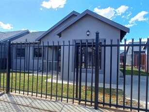 3 Bed Townhouse in Bloemspruit