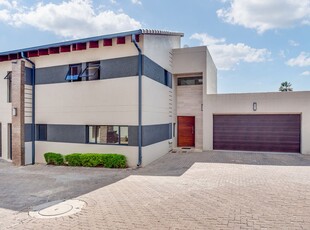 3 Bedroom Sectional Title To Let in Bryanston