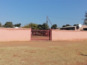 390 m² Land available in Lethlabile