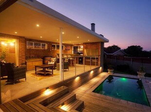 Newly Renovated Family Home In Humewood