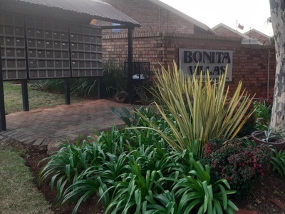 2 Bedroom townhouse - sectional to rent in Faerie Glen, Pretoria