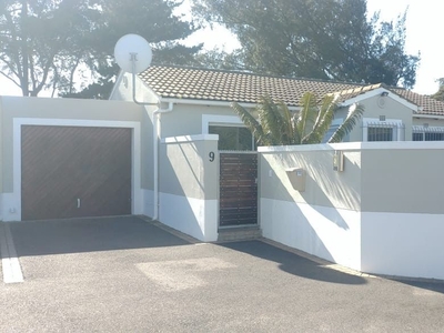 2 Bedroom Freehold For Sale in Edgemead