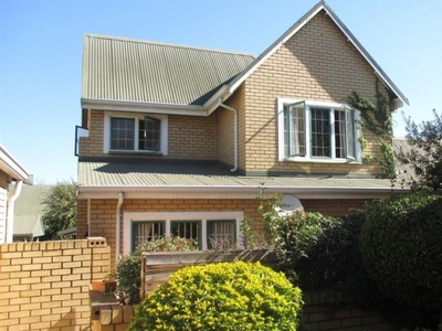 3 Bedroom duplex townhouse - sectional for sale in Garsfontein, Pretoria