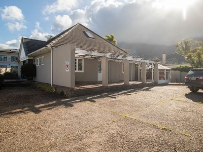 4 Bedroom House For Sale in Newlands