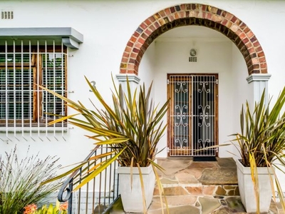 4 Bedroom house sold in Wynberg Upper, Cape Town