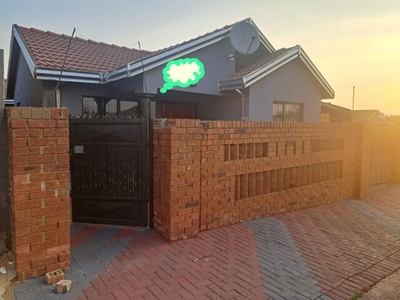 House For Sale In Emdeni, Soweto