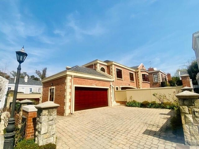 Townhouse For Rent In Melrose North, Johannesburg