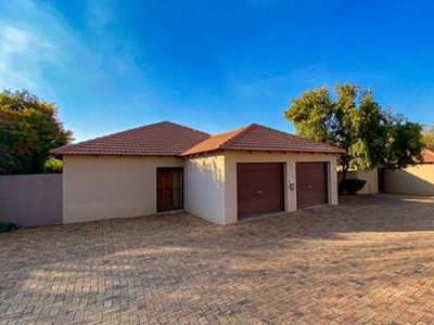 Townhouse For Sale In Honeydew Manor, Roodepoort