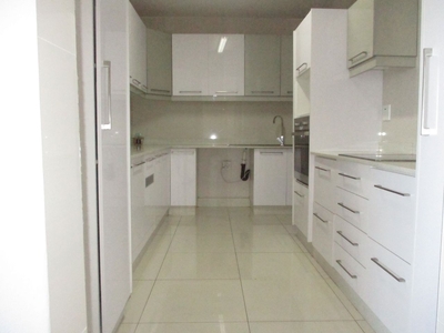 3 Bedroom Flat To Let in North Beach