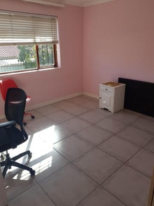 Apartment For Rent In Parkwood, Cape Town