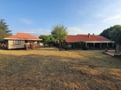 House For Sale In Die Hoewes, Centurion
