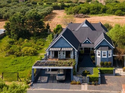 House For Sale In Franschhoek, Western Cape
