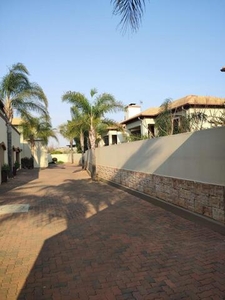 Townhouse For Rent In Glenvista, Johannesburg