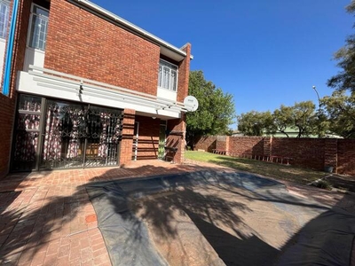 Townhouse For Sale In Belgravia, Kimberley