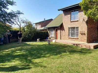Townhouse For Sale In Kilner Park, Pretoria