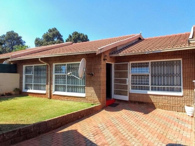 Townhouse For Sale In Lindhaven, Roodepoort