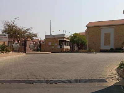 FNB Quick Sell 2 Bedroom Sectional Title for Sale in Randpar