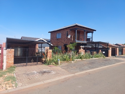 House For Sale in Klipspruit West, Soweto