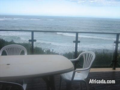 Gonubie Beachfront 2 bedroom flat for sale with stunning seaview