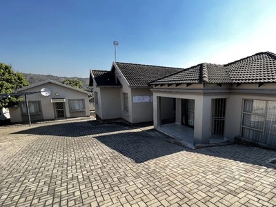13 Bedroom House For Sale in Stonehenge Ext 1