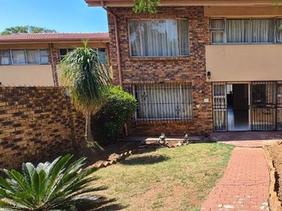2 Bedroom Townhouse For Sale in South Crest