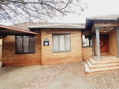 3 Bedroom House To Let in Tlhabane West