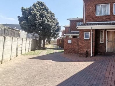 3 Bedroom Townhouse For Sale in Brackenhurst