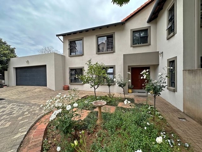 4 Bedroom House For Sale in Rietvalleirand