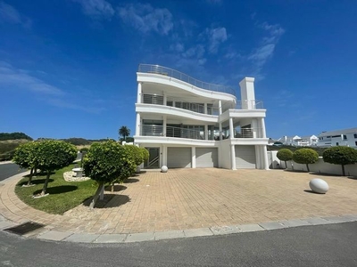 4 Bedroom House For Sale in Shelley Point