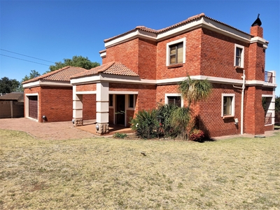 4 Bedroom House For Sale in Vaal Marina