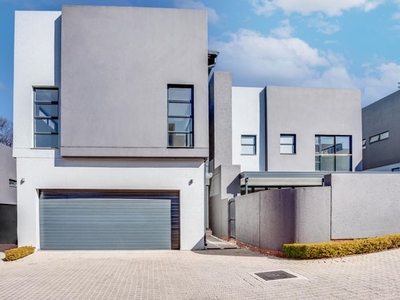 4 Bedroom Townhouse For Sale in Bryanston