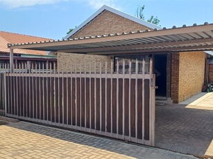 2 Bed Townhouse in Randfontein