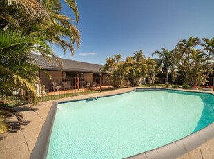 4 Bedroom House For Sale in Beacon Bay