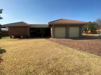 Townhouse For Sale In Three Rivers East, Vereeniging