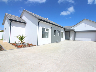 House for sale with 3 bedrooms, Myburgh Park, Langebaan
